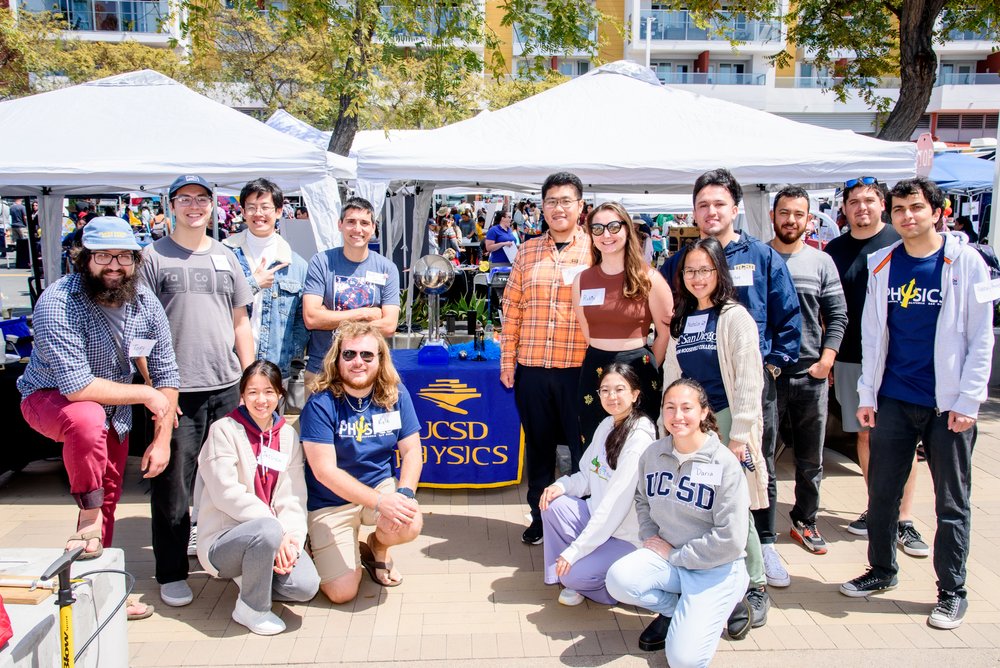 Physics volunteers at Barrio Logan Expo